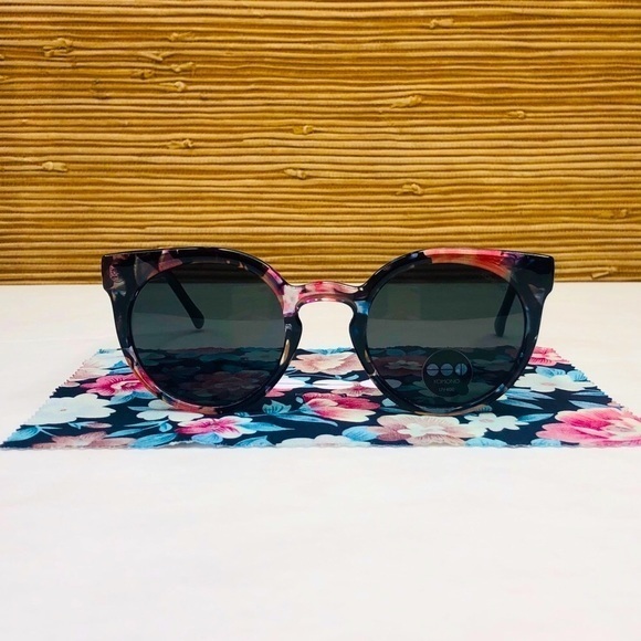 KOMONO Lulu Floral Sunglasses NEW Cateye black pink feminine - Picture 5 of 10